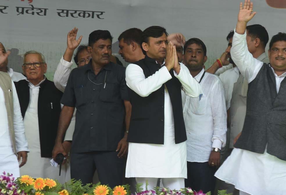 akhilesh yadav threaten yogi adityanath from azamgarh