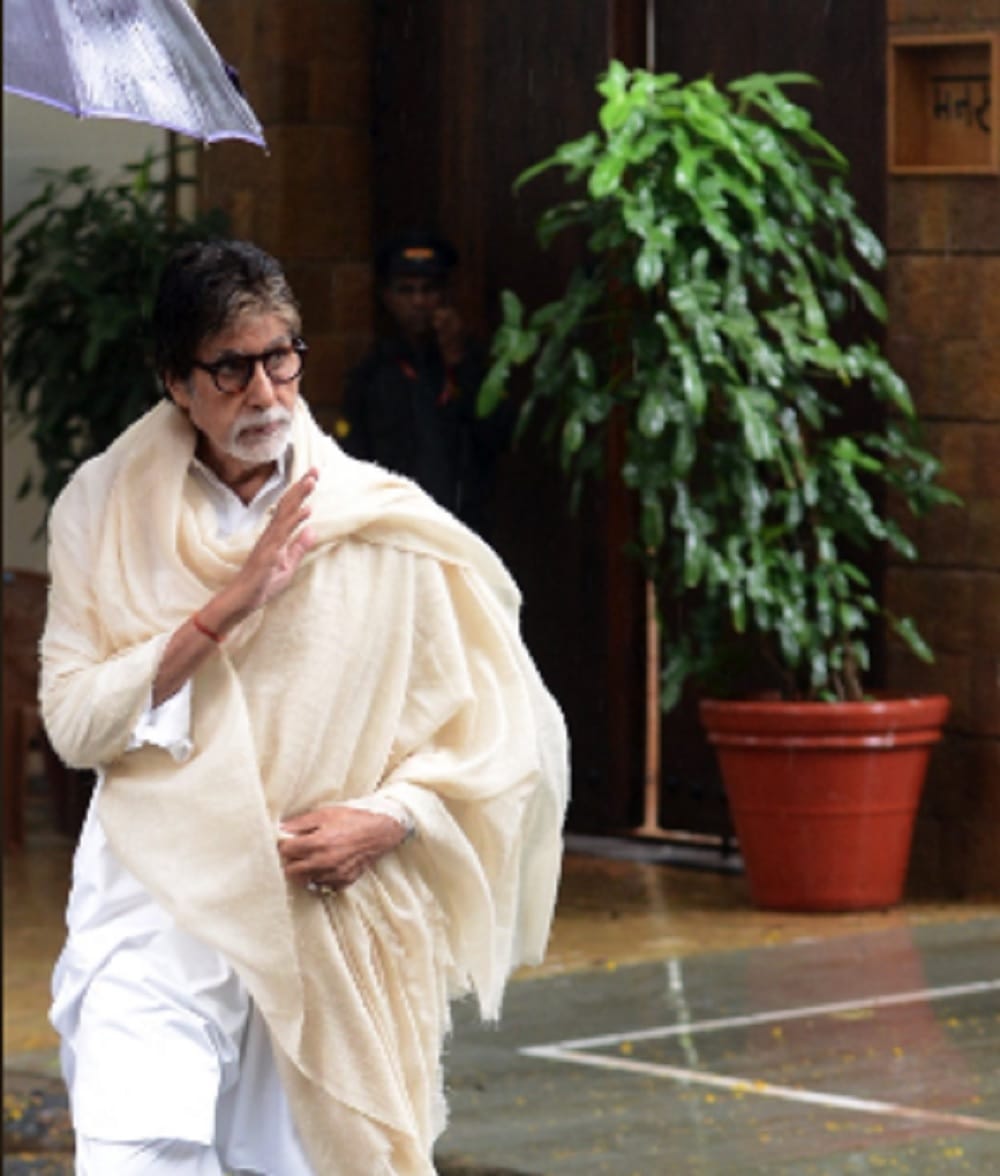 illegal construction issue amitabh bachchan answered to bmc for notice
