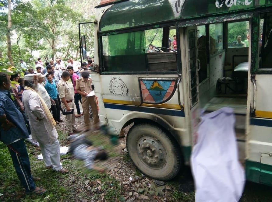 truth behind high tension electricity line fell on bus in ramnagar