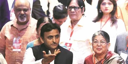 akhilesh yadav yash bharti award sp leader officer 11 lakh