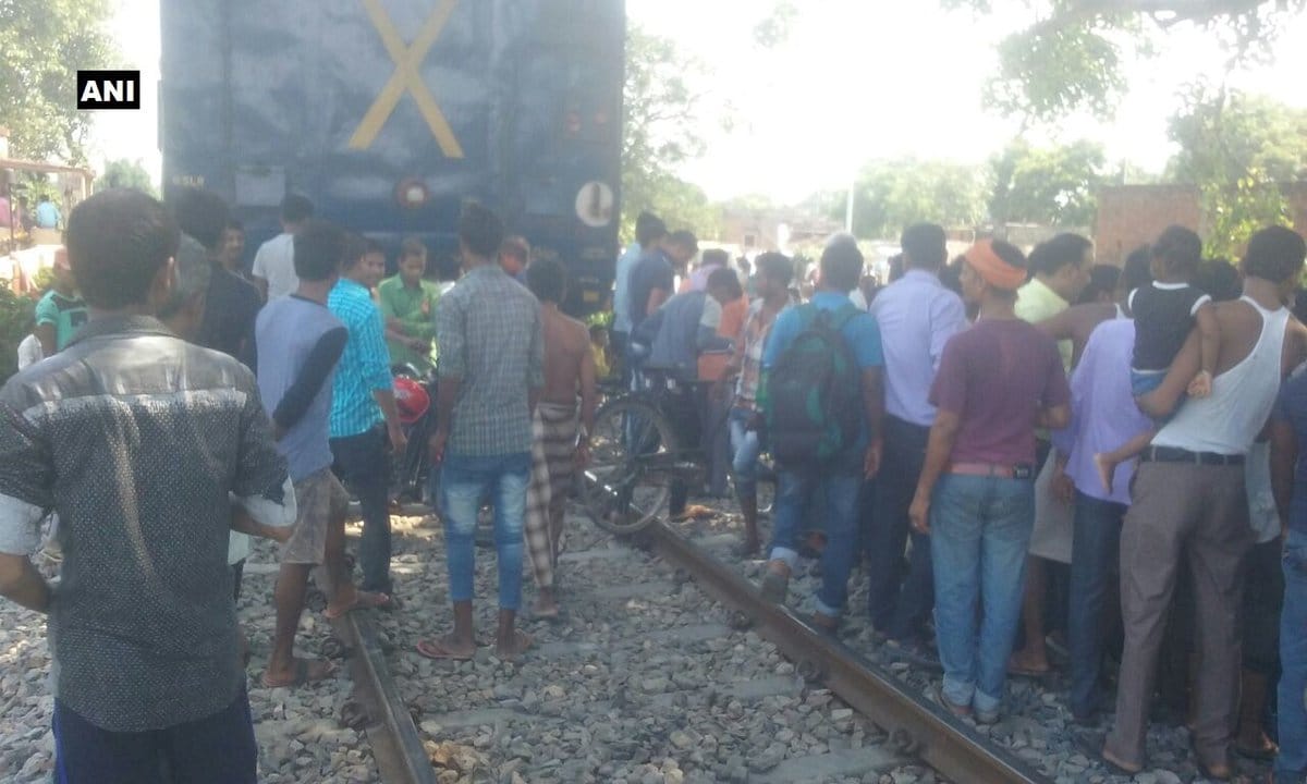 All bogies of Doon Express got separated from the engine