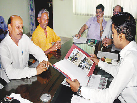 11 Anna Cows are Insurance Agent