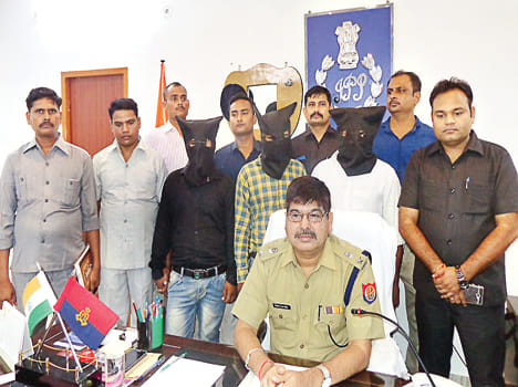 Fake notes printed gang detained; three absconding  
