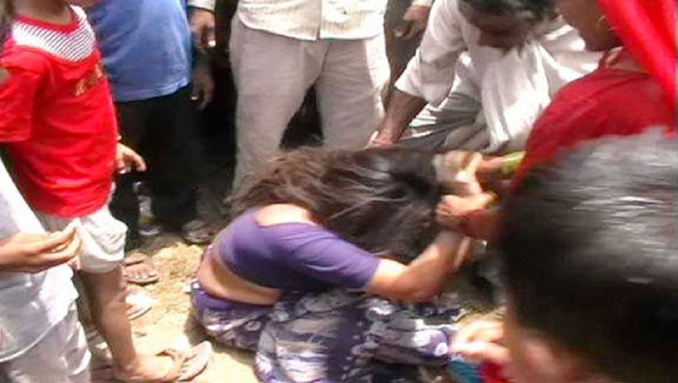 Dabangas badly beat the woman In Pilibhit