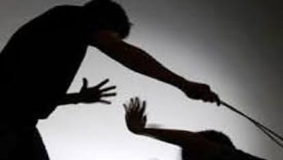 Dabangas badly beat the woman In Pilibhit