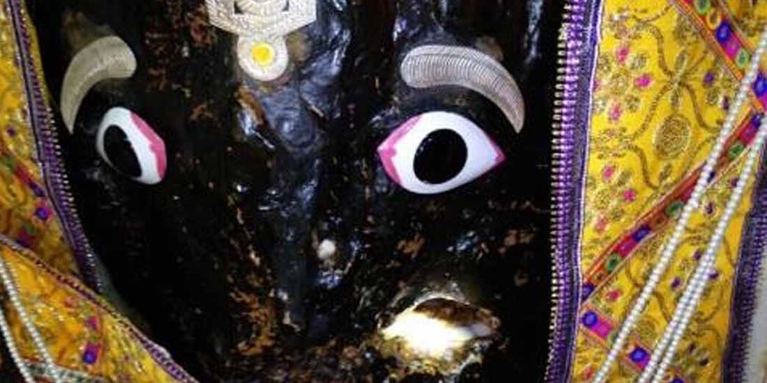 milk flowed out blessed pilgrims in lord kamtanath tample in chitrakoot