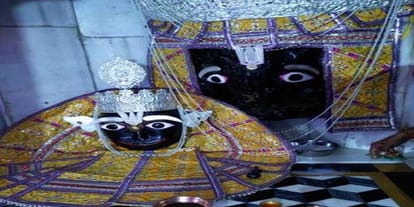 milk flowed out blessed pilgrims in lord kamtanath tample in chitrakoot