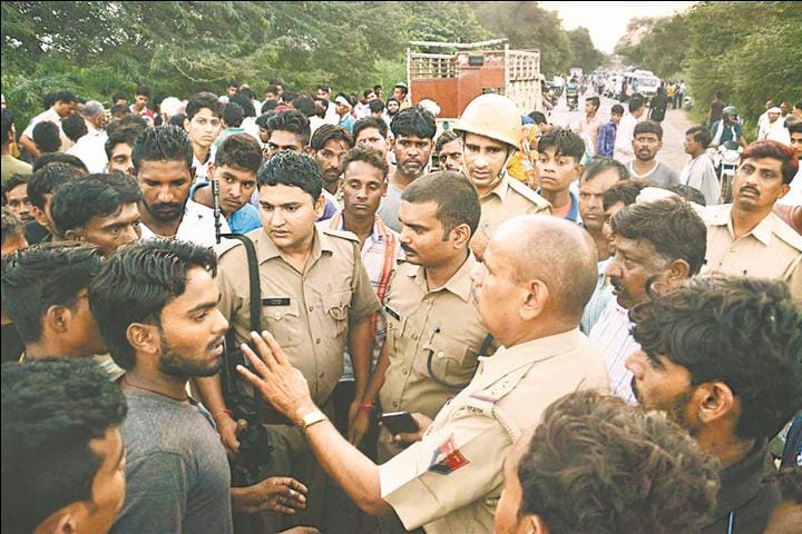  Kasganj youth killed by bus collision