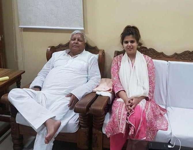 Lalu Prasad Yadav Son Tej Pratap Yadav With a Strange Girl Photo Viral