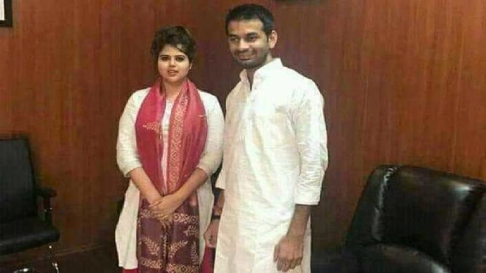 Lalu Prasad Yadav Son Tej Pratap Yadav With a Strange Girl Photo Viral