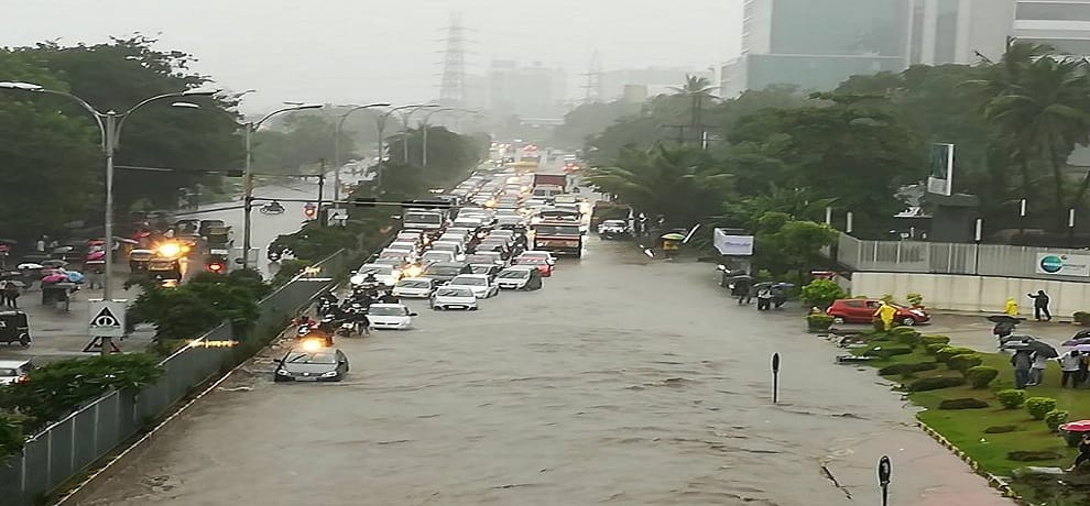 live update: red alert in mumbai due to heavy rain, many killed
