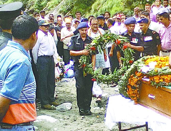Manoj's funeral with military honors
