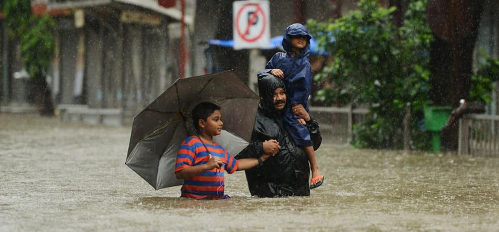 mumbai rain, flood situation in mayanagri, train service resumed 