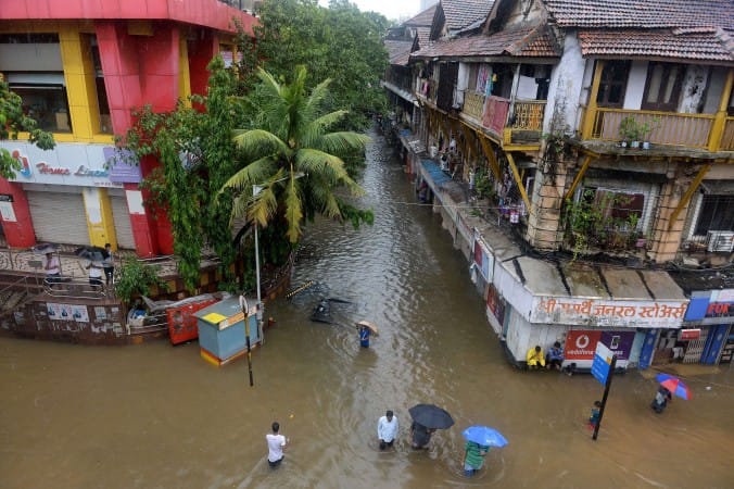 mumbai rain, flood situation in mayanagri, train service resumed 