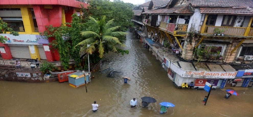 One dead and two injured after a building collapsed in Vikhroli Varsha nagar in mumbai rains