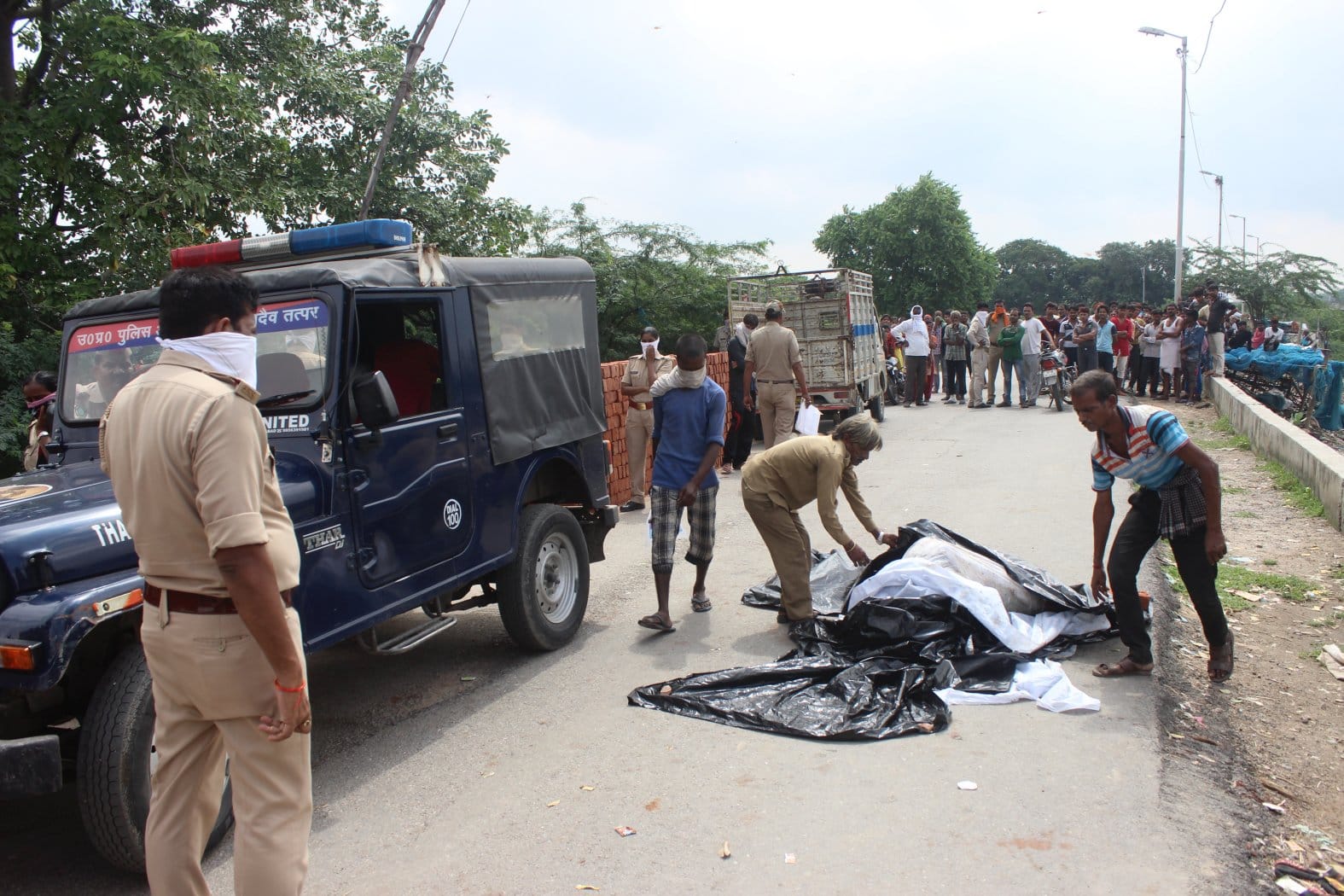girl dead body found in lucknow