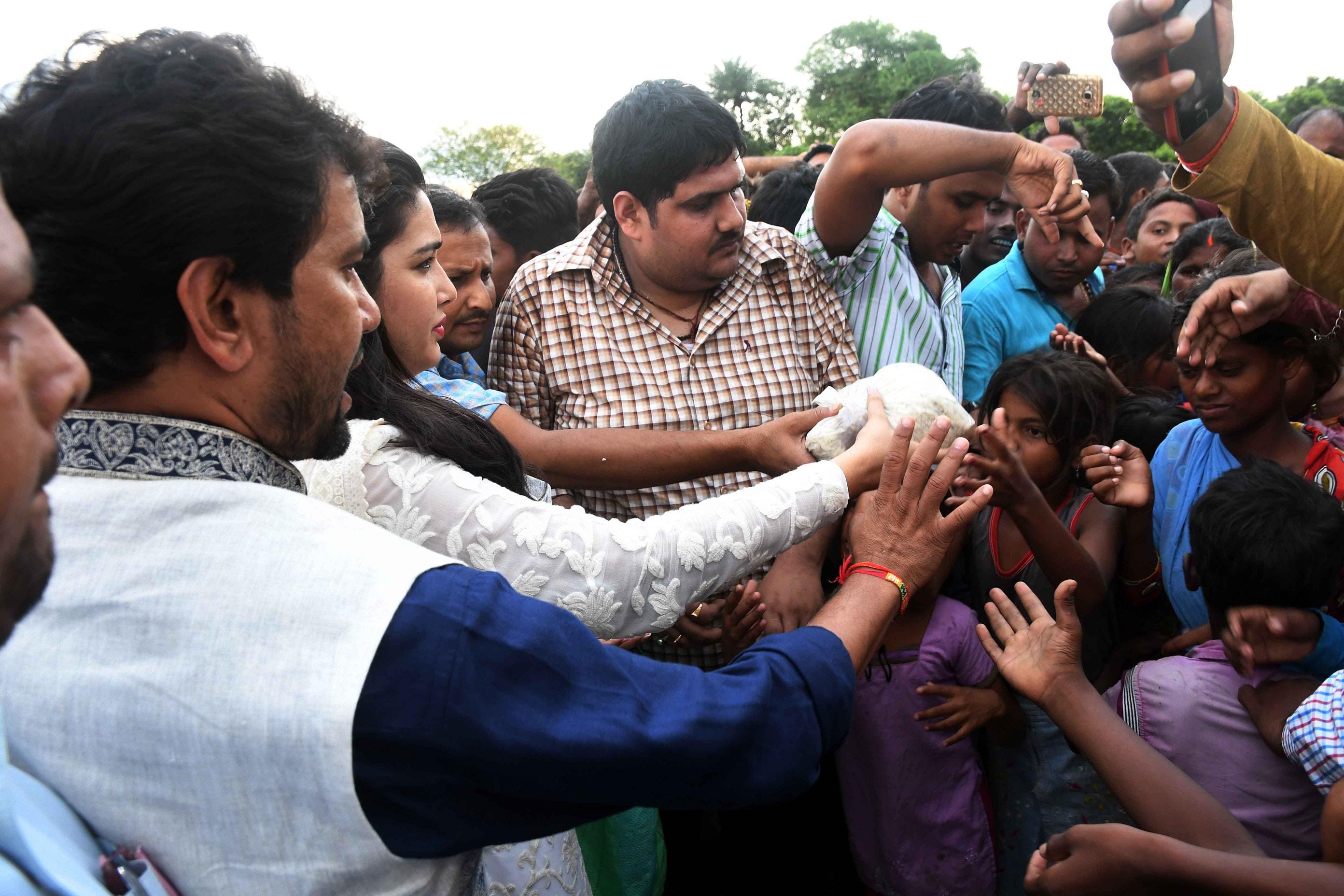 Nirhua and aamrapali dubey came forward to help Bihar flood victims