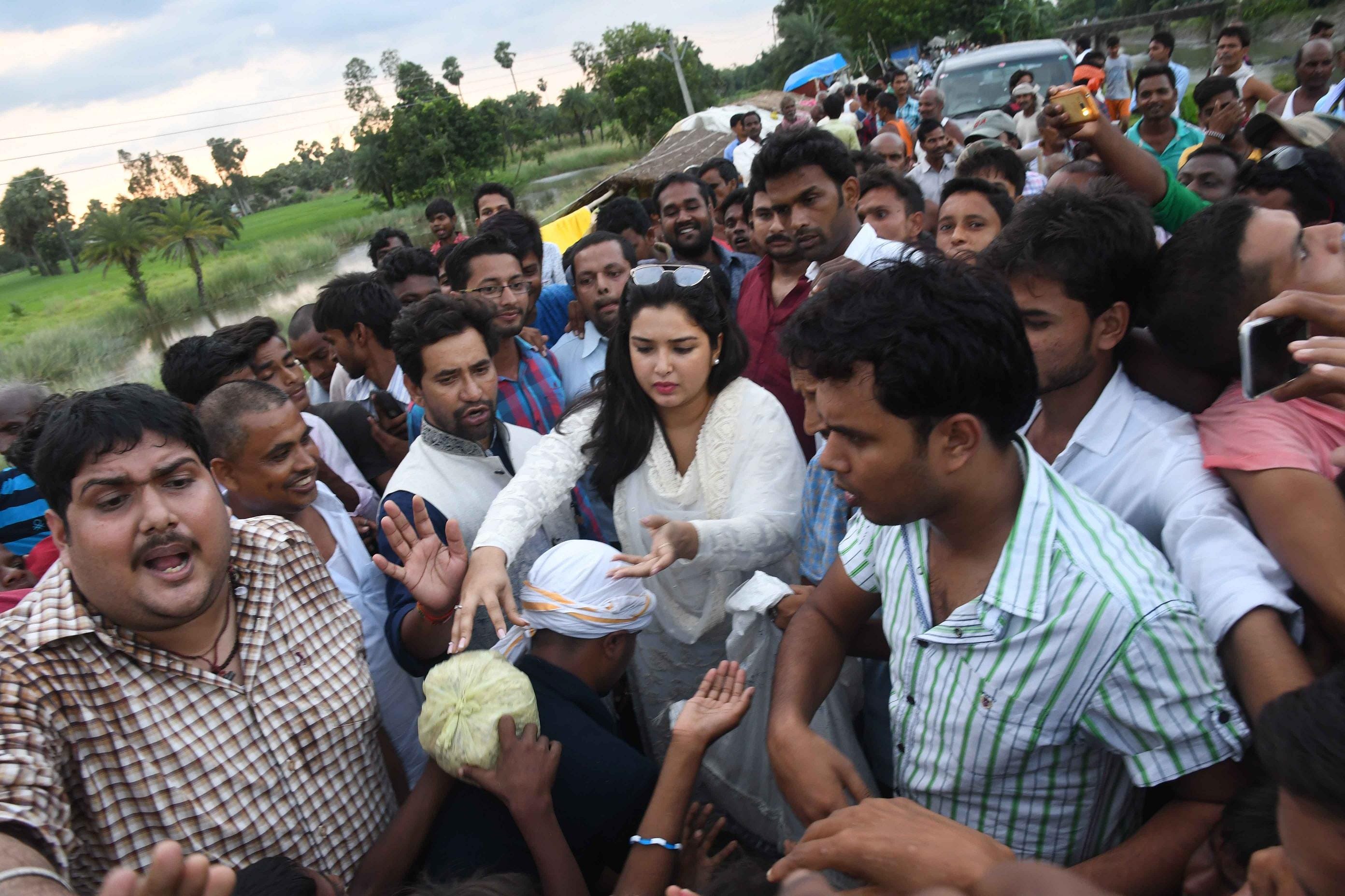Nirhua and aamrapali dubey came forward to help Bihar flood victims