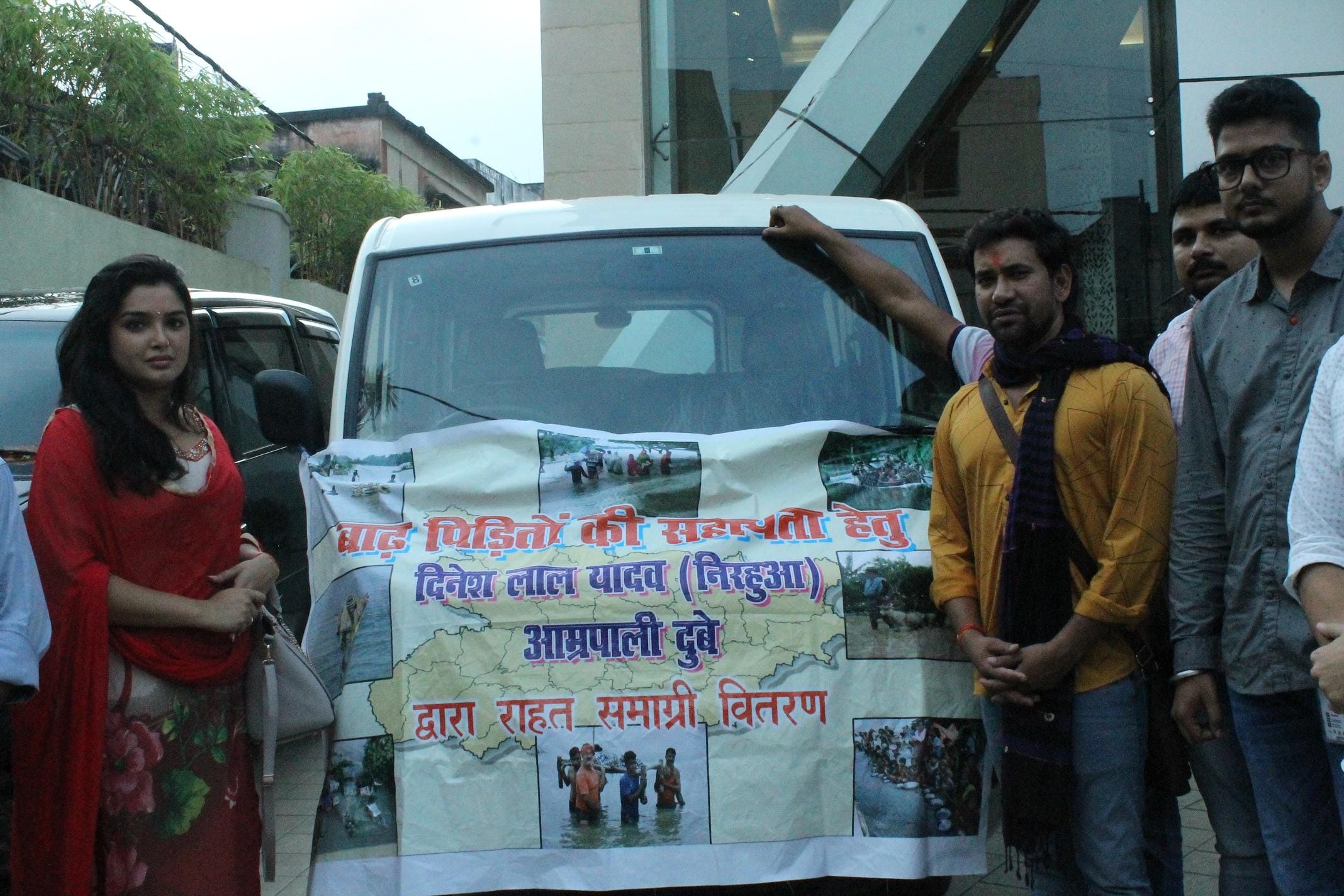 Nirhua and aamrapali dubey came forward to help Bihar flood victims
