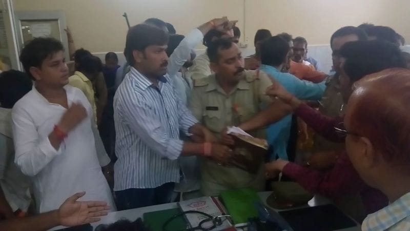 पुलिस पर हमला करने के आरोपी को छुड़ाने का प्रयास