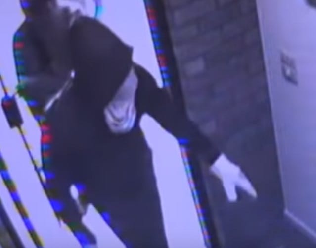CCTV footage how robbers failed to break the glass at Jewelry store