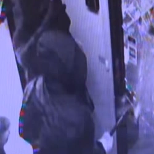CCTV footage how robbers failed to break the glass at Jewelry store