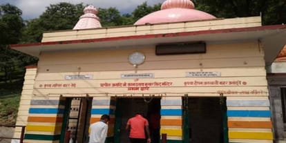milk flowed out blessed pilgrims in lord kamtanath tample in chitrakoot