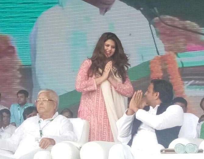 Lalu Prasad Yadav Son Tej Pratap Yadav With a Strange Girl Photo Viral