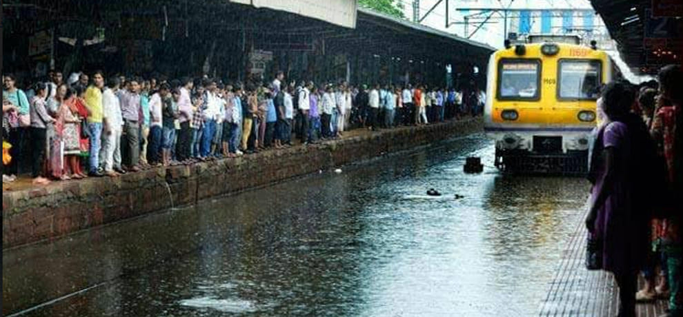 बाढ़ का पानी आने पर कई ट्रेन निरस्त