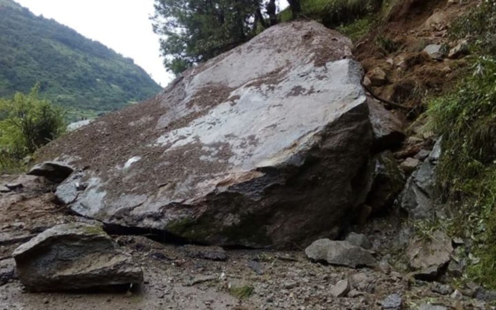 road block in yamunotri national highway after landslide