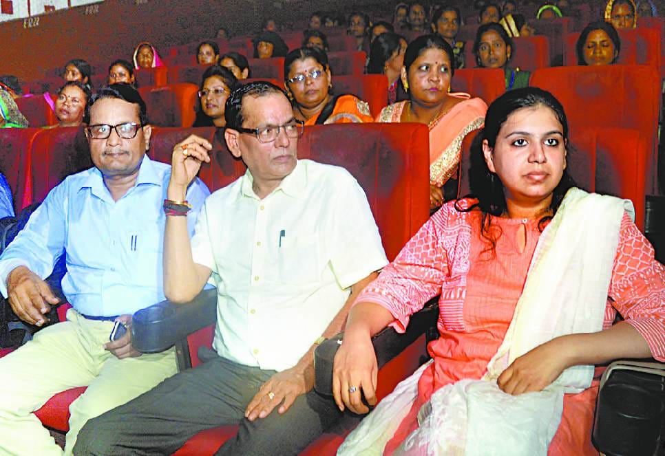Showing the importance of cleanliness by showing the film