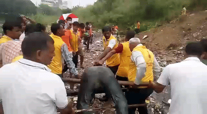 Aayush was released seven days ago in the drain, today found dead body