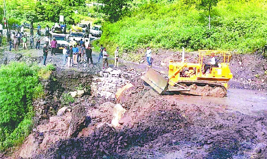 Thal-Munasari road remained closed for 12 hours