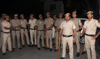 aam aadmi party mla protest before lg house in delhi