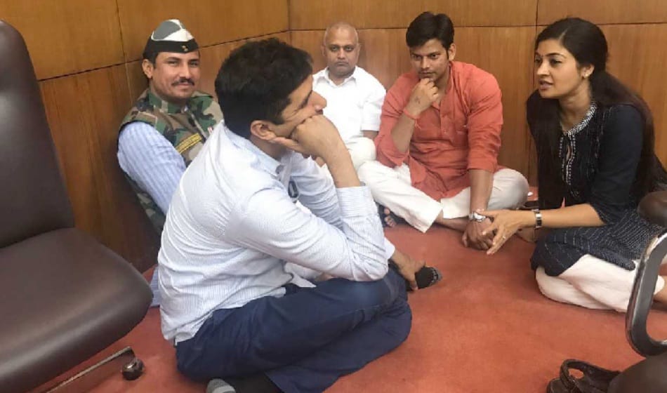 aam aadmi party mla protest before lg house in delhi