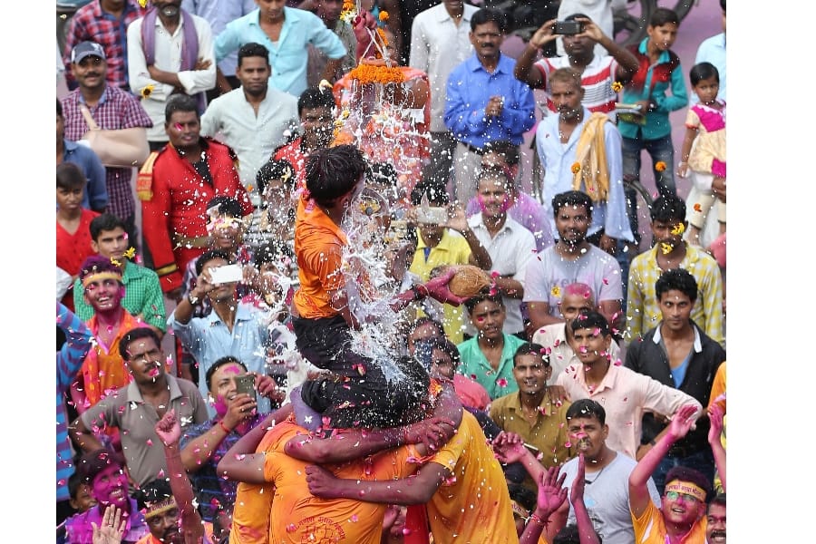 emersion of statues of lord ganesha in Lucknow.
