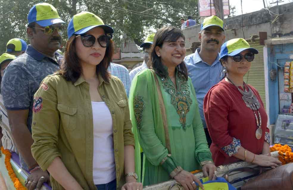 Divya Dutta Manara Chopra reached Varanasi message of cleanliness