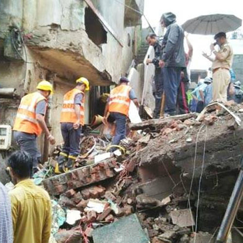 three story building collapsed in bhindi bazar mumbai, Many people feared trapped