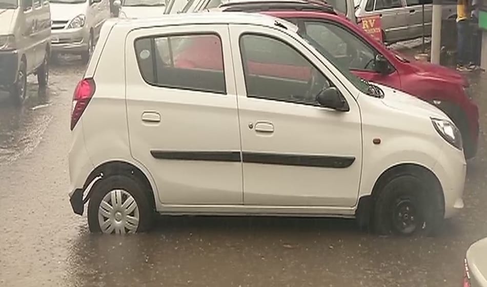 Delhi Rain lashes parts of the national capital and ncr