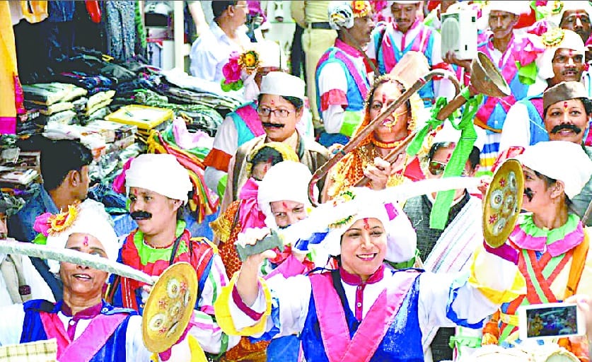 Women took attractive cultural procession in the city
