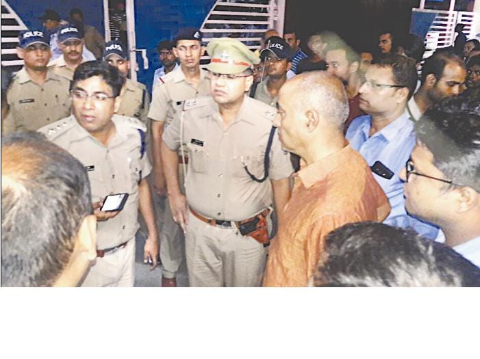 A laborer wounded in two vehicles in Ashoka Leyland