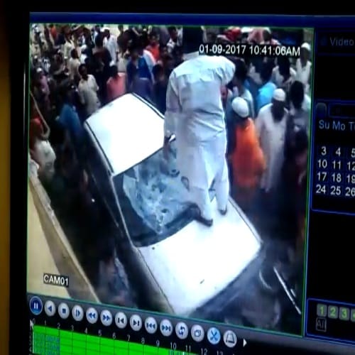 The car was coming at a fast pace, four vehicles chakananur, view Photos