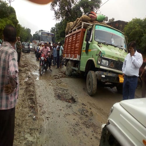 Due to torrential rains in the district, many children survived the death, photos