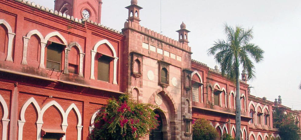 junior doctor beaten in jn medical college aligarh