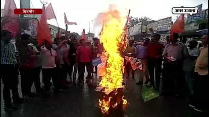 BAJRANG DAL AND VISHWA HINDU PARISHAD BURNT THE EFFIGY OF CHINA IN BJINOR