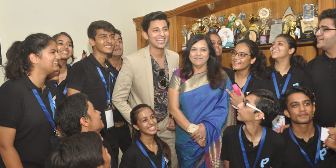Singer Darshan Raval perform in DPS at Kanpur 