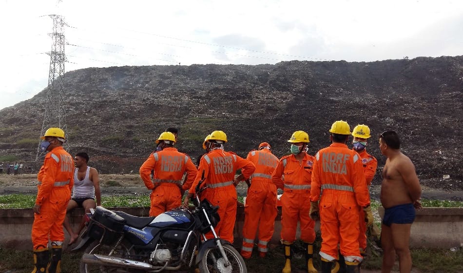  delhi ghazipur landfill collapes, 2 died many injured on friday