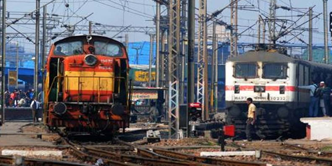 Goons beaten trian passengers  in Sampark Kranti Express