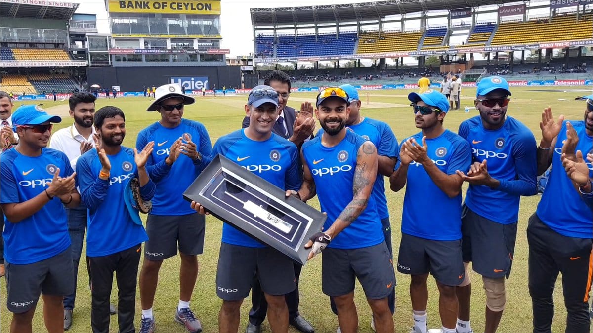 cricket fraternity wished Ms Dhoni on his 300 one day internationl match 