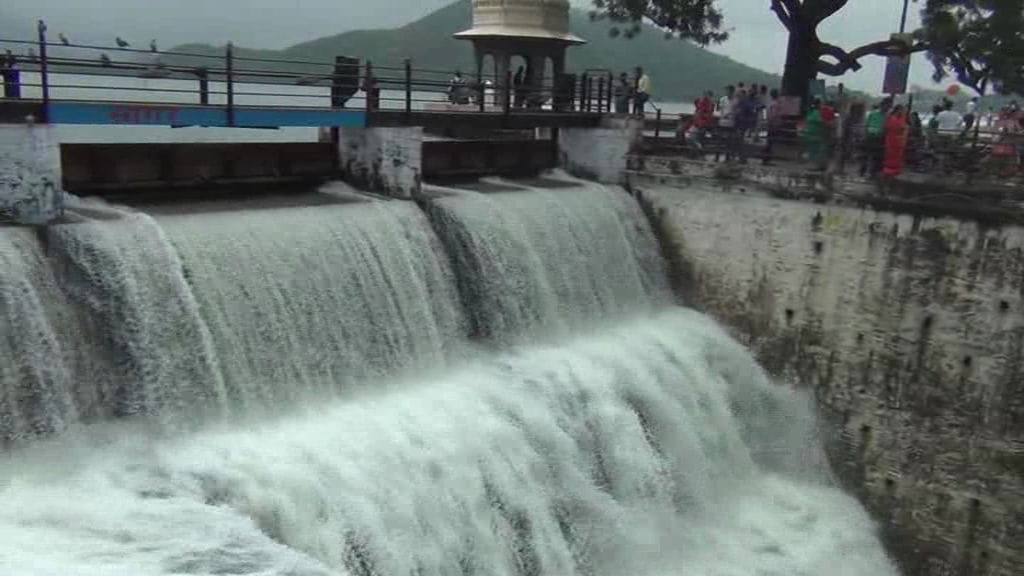 Rain is still continue in lake city udaipur